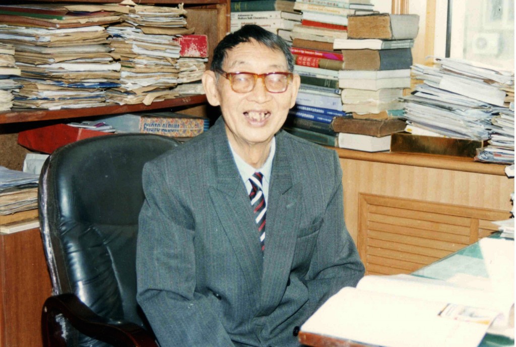 Figure 1. Prof. Qiu Zhuxian in 1995.
