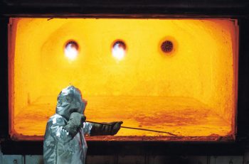 Aluminum melting operation - molten metal