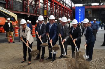 Andrée Laforest, Minister of Municipal Affairs and Housing and Minister Responsible for the Saguenay–Lac-Saint-Jean Region, Gervais Jacques, managing director Atlantic Operations, Rio Tinto Aluminium, Vincent Christ, CEO, ELYSIS, Jean-François Cyr, President, Alcoa Canada, and Vice President, Operations – Americas, Alcoa Aluminium, The Honourable François-Philippe Champagne, Minister of Infrastructure and Communities, Josée Néron, mayor of Saguenay.
