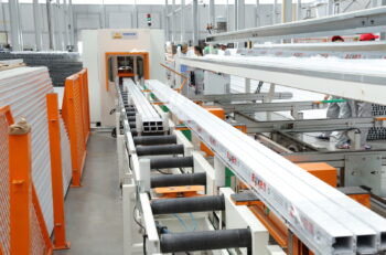 Figure 2. The automated aluminum packing system ensures that profiles are properly protected during shipment.