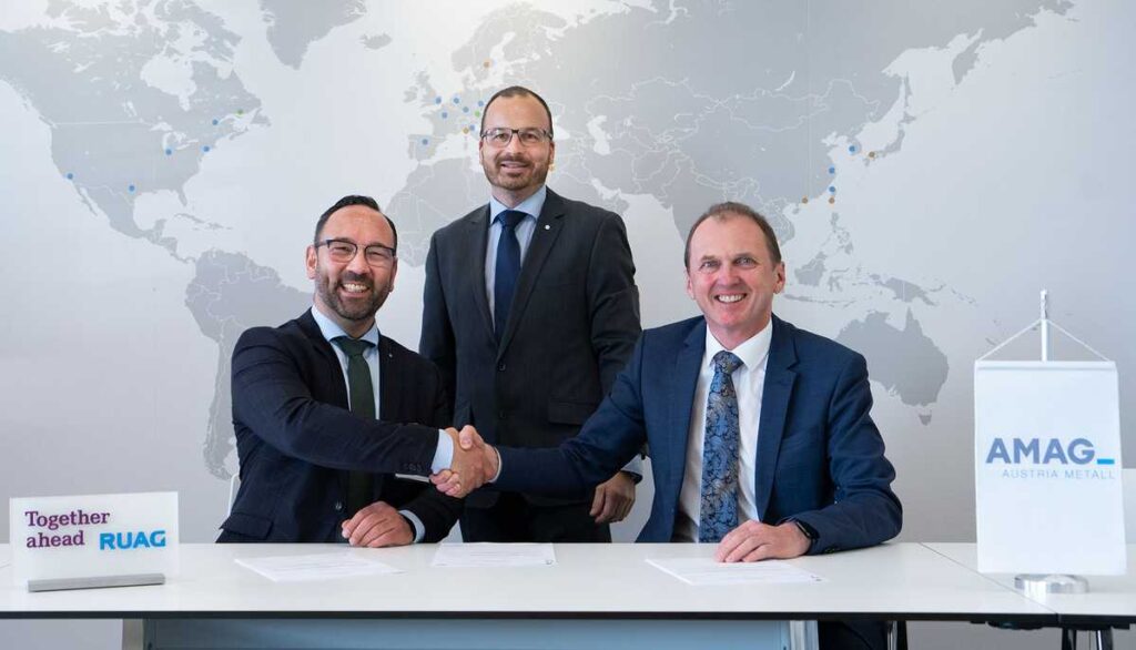 AMAG components signs an agreement with Ruag Aerostructures (L-R): Johannes Pauli, manager of Strategic Procurement & Supply Chain Quality at Ruag Aerostructures; Stefan Horn, managing director of AMAG components Übersee GmbH; and Mag. Gerald Mayer, CEO of AMAG Austria Metall AG. (Photo: AMAG.)
