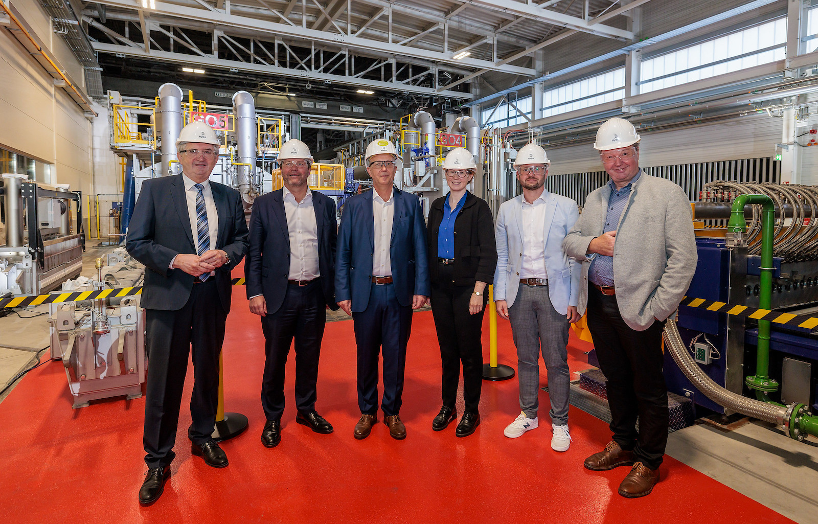 Opening of new casting line at Hydro Rackwitz (L-R): Jenny Stenberg Sørvold, 1st secretary, Royal Norwegian Embassy in Berlin; Thomas Stürzebecher, managing director at Hydro Aluminium Gießerei Rackwitz GmbH; Eivind Kallevik, executive vice president for Hydro Aluminium Metal; and Thomas Schmidt, minister of Regional Development, Free State of Saxony. (Photo: Marco Prosch, Hydro.)