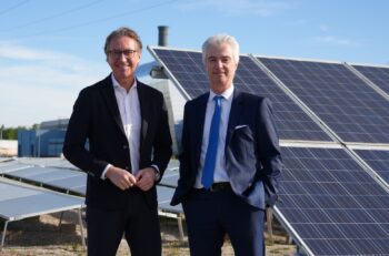 AMAG to double its rooftop solar power capacity (L-R): Leonhard Schitter, Energie AG, and Helmut Kaufmann, AMAG Austria Metall.