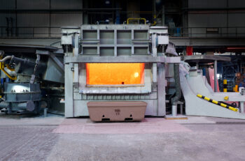 Large industrial aluminum melting furnace